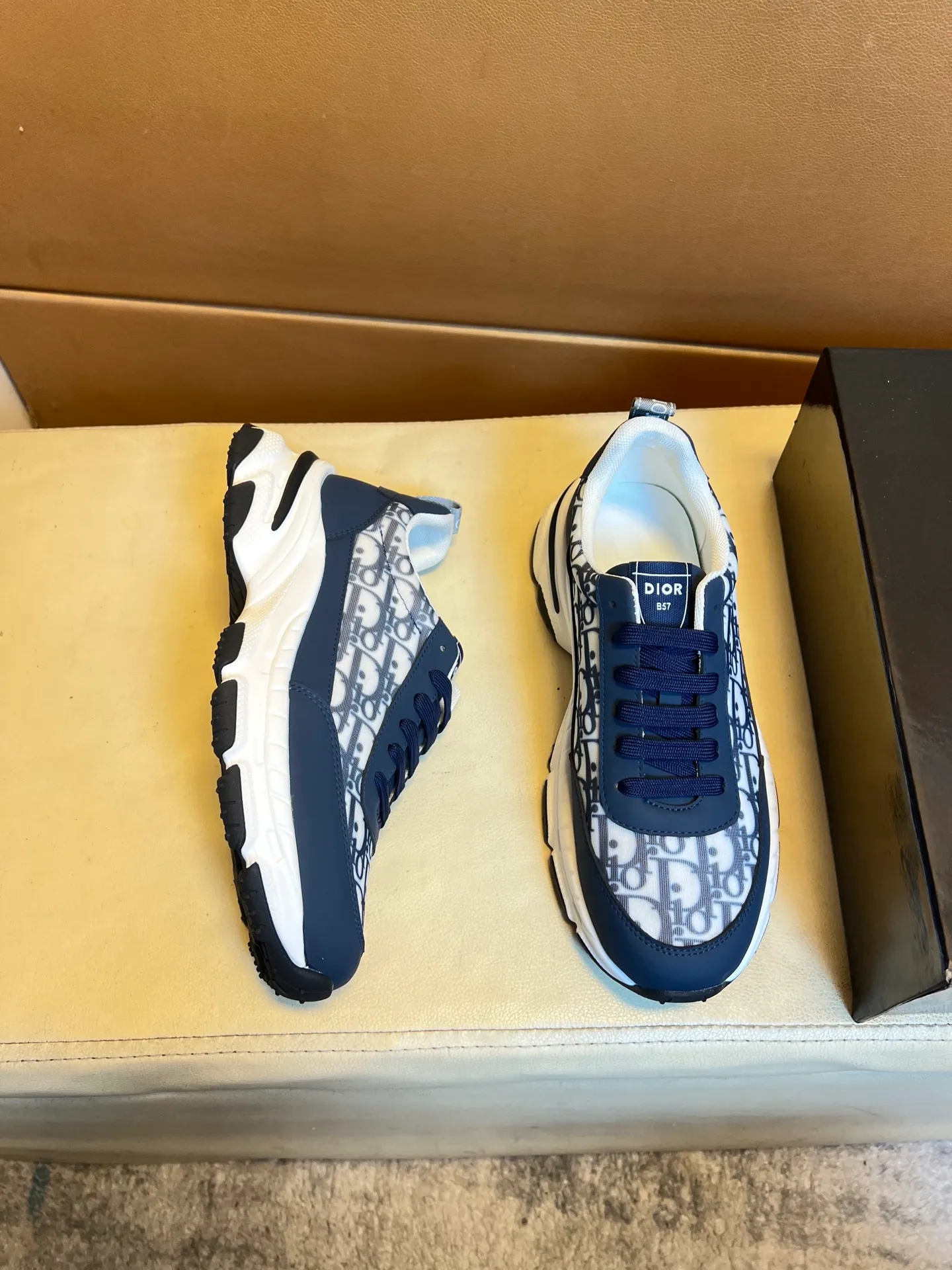 Men's men's shoes💰440💰👑👑Dior original quality.~ Unique modern style sneakers. 🏃A must-have casual shoe for trendy men😍😍 Original brand imported from Italy, imported original leather, sheep lining (refuses to discolor and grind feet) Sole: Original sole provided by the original factory, French lazy style design ⚠️Fit to the feet, original quality, super comfortable original sole. It’s like shooting the real thing 🎬The real thing is better, high-quality sneakers wan men’s shoe size: 38-44